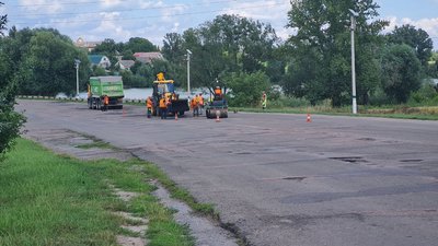 Поблизу Ружина на Житомирщині проводять ямковий ремонт автомобільної дороги