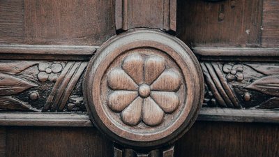 У Львові відновили старовинну браму з плющем У Львові відновили старовинну браму з плющем