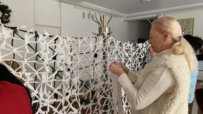 "Працюємо і наближаємо нашу перемогу". Як плетуть зимові сітки у Кривому Розі "Працюємо і наближаємо нашу перемогу". Як плетуть зимові сітки у Кривому Розі