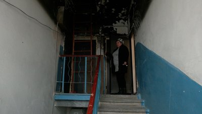 Мокрі стіни та вода на проводці у будинку №122 на Толстого у Чернігові: з чим це пов’язують у міському управлінні ЖКГ