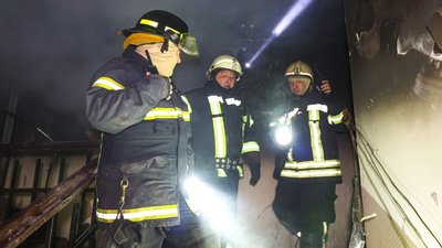 Фахівці ДСНС врятували з пожежі двох людей у Харкові Фахівці ДСНС врятували з пожежі двох людей у Харкові