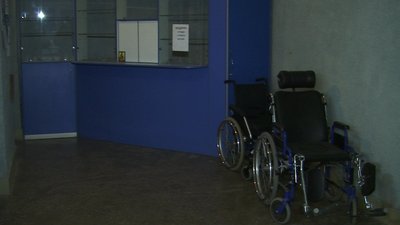 Сходами до лікаря: в поліклініці у Луцьку місяць не працюють обидва ліфти Сходами до лікаря: в поліклініці у Луцьку місяць не працюють обидва ліфти