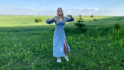 Дочка Алли – Альона записала шкільний вальс на відео Дочка Алли – Альона записала шкільний вальс на відео