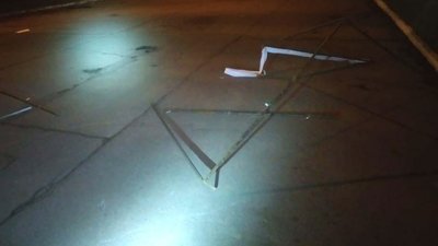 У Рівному затримали чоловіків, які псували агітаційні куби кандидатів У Рівному затримали чоловіків, які псували агітаційні куби кандидатів