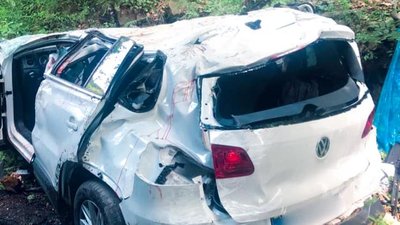 В Яремчі автомобіль зірвався в обрив. Є загиблі В Яремчі автомобіль зірвався в обрив. Є загиблі