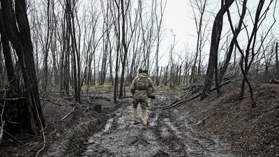 Український військовий поблизу Покровська на Донеччині, Україна, 20 листопада 2025