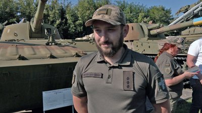 У Луцьку презентували нову поштову марку "Зброя Перемоги. Світ з Україною" У Луцьку презентували нову поштову марку "Зброя Перемоги. Світ з Україною"
