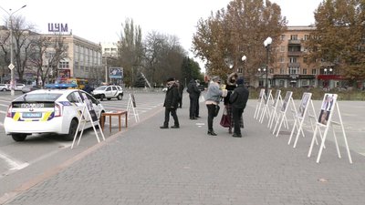 Фотовиставка "Без прикрас": херсонці долучились до всеукраїнської акції "16 днів проти насильства"