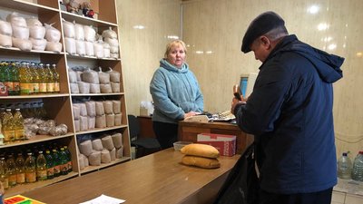Магазин на території зруйнованого елеватора працює в Очакові, що на Миколаївщині