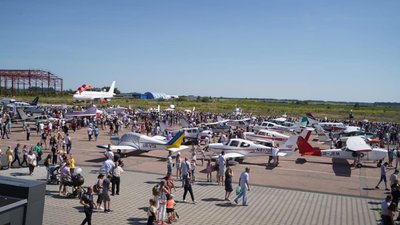 Авіація у небі над Житомиром – розпочався "Korolov Avia Fest" Авіація у небі над Житомиром – розпочався "Korolov Avia Fest"