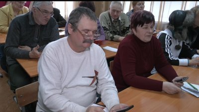 У Золотоноші пенсіонерів навчають користуватись смартфоном У Золотоноші пенсіонерів навчають користуватись смартфоном