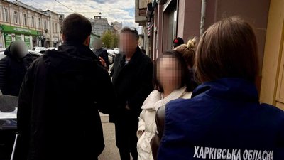 У Харкові затримали посадовицю виконавчої служби та її спільника