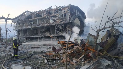 Росіяни випустили по Одещині три ракети: п'ять будівель зруйновані, дві людини отримали поранення Росіяни випустили по Одещині три ракети: п'ять будівель зруйновані, дві людини отримали поранення