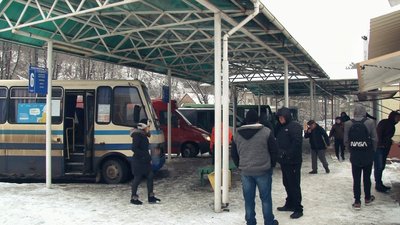 Перевізники та пасажири мерзнуть. Чому автовокзал в Ужгороді три тижні без опалення