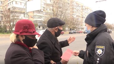 У Херсоні патрульні нагадали пішоходам, що треба бути відповідальними У Херсоні патрульні нагадали пішоходам, що треба бути відповідальними