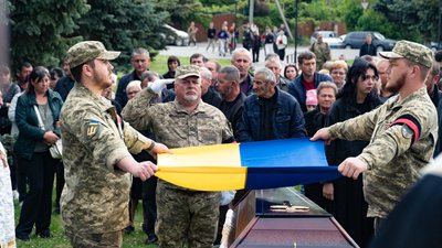 В Ужгороді попрощалися із полеглим на війні Святославом Тимощуком В Ужгороді попрощалися із полеглим на війні Святославом Тимощуком