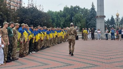 Черкаським школярам вручили відзнаки "Відмінник Захисту України" Черкаським школярам вручили відзнаки "Відмінник Захисту України"