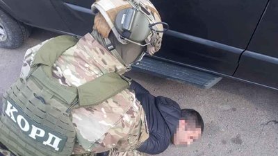 Підозрюють у крадіжці грошей на храм та шахрайстві: у Києві затримали 34-річного жителя Вінниччини