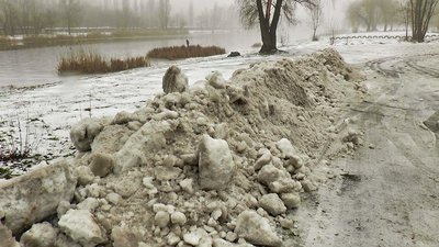 З кропивницьких вулиць вивозять сніг З кропивницьких вулиць вивозять сніг