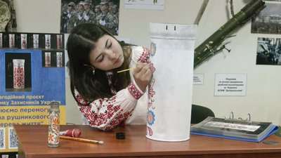 "Малюємо перемогу": черкаські волонтери започаткували проєкт на допомогу ЗСУ "Малюємо перемогу": черкаські волонтери започаткували проєкт на допомогу ЗСУ