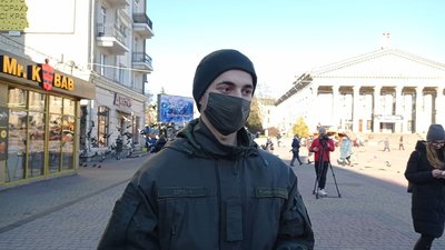Тернопільські нацгвардійці виготовили листівки з привітаннями до Нового року Тернопільські нацгвардійці виготовили листівки з привітаннями до Нового року