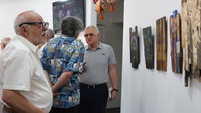 У коломийському Музеї писанки відкрили виставку картин на старовинній ґонті У коломийському Музеї писанки відкрили виставку картин на старовинній ґонті