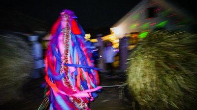"Маланка була і за союзу, і в пандемію". Репортаж з наймасштабнішої на Буковині переберії "Маланка була і за союзу, і в пандемію". Репортаж з наймасштабнішої на Буковині переберії