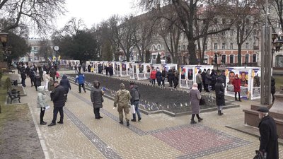"Ціна війни": у центрі Тернополя вшановують загиблих військовослужбовців