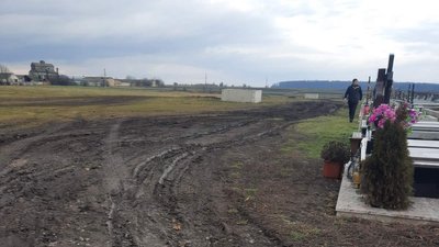 На одному з кладовищ Тернопільщини закрили браму: в чому причина На одному з кладовищ Тернопільщини закрили браму: в чому причина