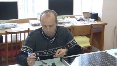 У волинському виші майструють сонячні панелі для військових У волинському виші майструють сонячні панелі для військових