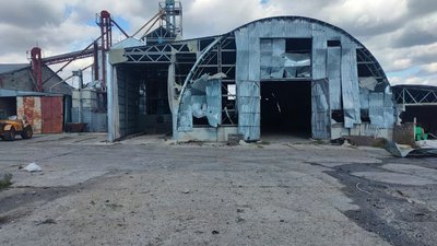 Російські війська вдарили по промисловому підприємству в передмісті Миколаєва