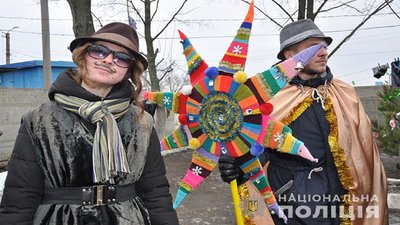 З повстанським вертепом приїхали на схід члени Молодіжного націоналістичного конгресу З повстанським вертепом приїхали на схід члени Молодіжного націоналістичного конгресу