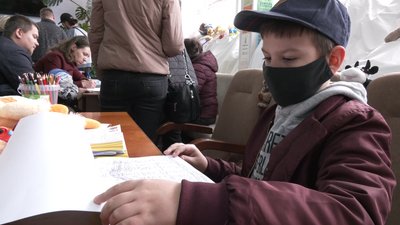 Розмальовки з краєвидами Черкас отримають близько тисячі дітей-переселенців Розмальовки з краєвидами Черкас отримають близько тисячі дітей-переселенців