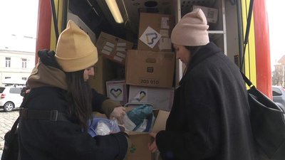 Волонтерки Катерина Благодир та Надія Кваша Волонтерки Катерина Благодир та Надія Кваша