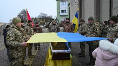 На Тернопільщині у громаді попрощалися із загиблим бійцем Віталієм Кравчуком