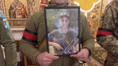 У Полтаві попрощалися із двома бійцями, які загинули на Донеччині У Полтаві попрощалися із двома бійцями, які загинули на Донеччині