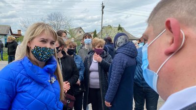На Вінниччині люди мітингують проти закриття школи-інтернату