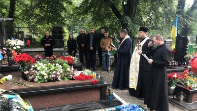 Українських воїнів вшанували в Ужгороді на Пагорбі Слави Українських воїнів вшанували в Ужгороді на Пагорбі Слави