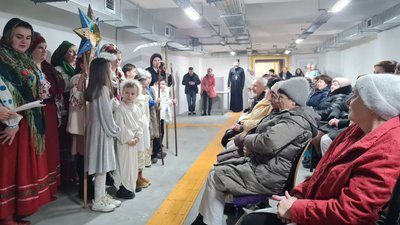 Для пацієнтів і працівників обласної лікарні у Житомирі прихожани храму святого Пантелеймона влаштували різдвяний вертеп