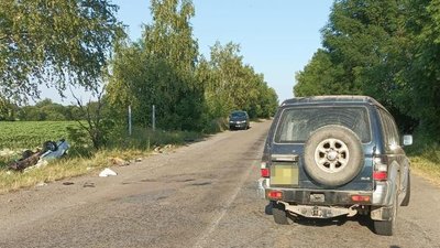 ДТП на Житомирщині: одна з автівок перекинулася, водія ушпиталили