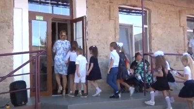 Без святкової лінійки та з дотриманням карантинних вимог: як у херсонських школах пройшов День знань