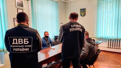 На Миколаївщині поліцейські затримали підприємця за спробу підкупу начальника райвідділу На Миколаївщині поліцейські затримали підприємця за спробу підкупу начальника райвідділу