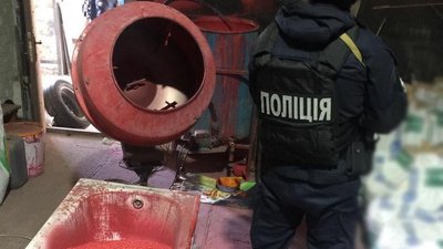 На Кіровоградщині кіберполіція викрила групу людей, яких підозрюють у торгівлі фальсифікатом На Кіровоградщині кіберполіція викрила групу людей, яких підозрюють у торгівлі фальсифікатом