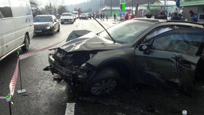 У Татарові зіткнулися два авто: одна людина загинула, ще одна - травмована