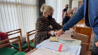 Виборчі дільниці на Херсонщині закрились для підрахунку голосів