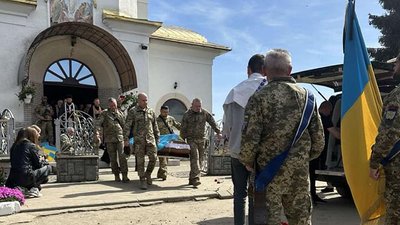 На Закарпатті попрощалися із полеглим на війні Юрієм Лущаєм На Закарпатті попрощалися із полеглим на війні Юрієм Лущаєм