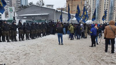 "Нацкорпус" заблокував будівлю в центрі Києва "Нацкорпус" заблокував будівлю в центрі Києва