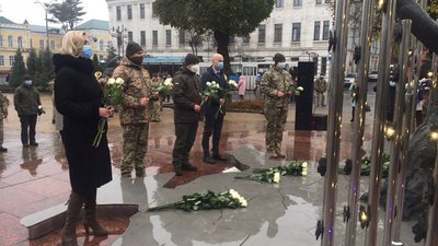 У Вінниці вшанували пам’ять загиблих під час Революції Гідності У Вінниці вшанували пам’ять загиблих під час Революції Гідності