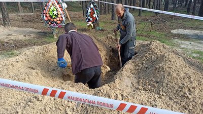 В Ізюмі ексгумували тіла розстріляних під час спроби евакуації у березні — поліція