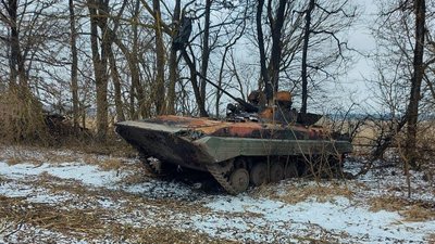 БМП, літаки, танки: на Чернігівщині військові знищують ворожу техніку та окупантів БМП, літаки, танки: на Чернігівщині військові знищують ворожу техніку та окупантів